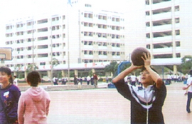 文理師生參觀東莞東華高級中學校舍